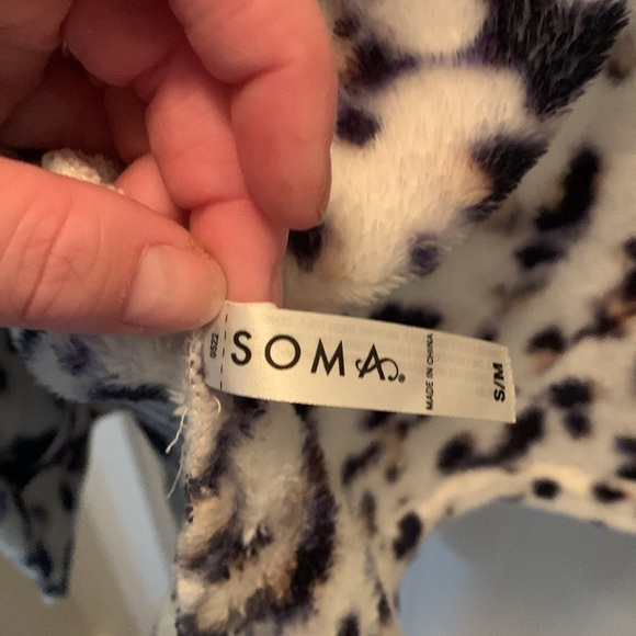 SOMA short plush robe - small/medium - Picture 6 of 7